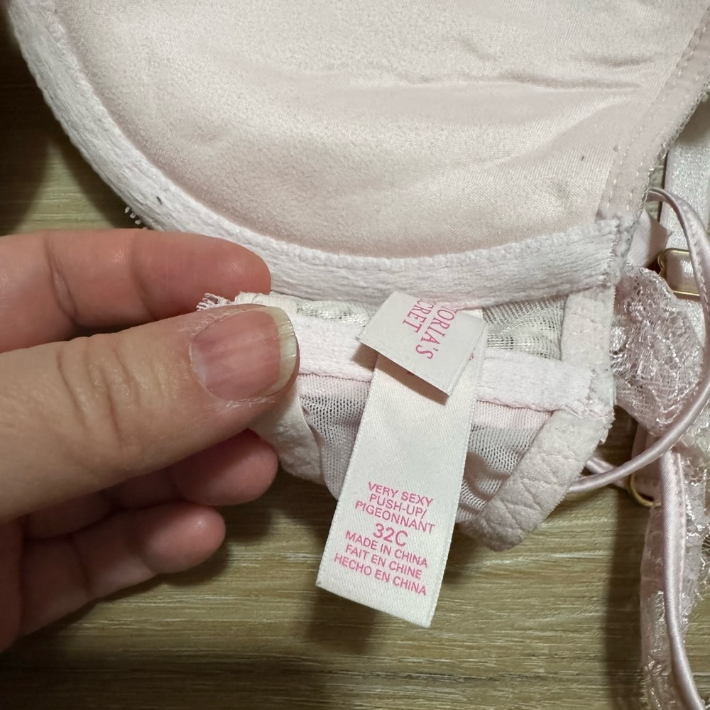 Victoria's Secret Lace and Satin Bra Set - Pink, Red, Purple, Green - Picture 8 of 8